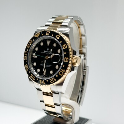 Rolex GMT-Master II – Réf. 116713LN – Acier & Or Jaune – Cadran Noir – Lunette Noire – Full Set