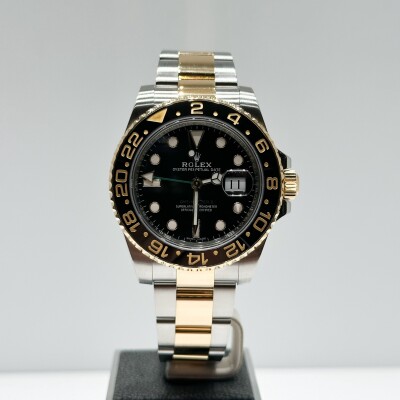Rolex GMT-Master II – Réf. 116713LN – Acier & Or Jaune – Cadran Noir – Lunette Noire – Full Set