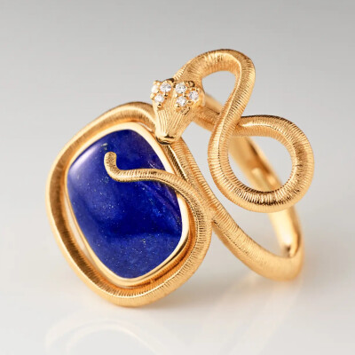 Ole Lynggaard Snakes ring, yellow gold, lapis lazuli and diamonds