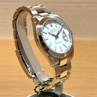 Rolex Datejust 41 – Ref. 126300 – Steel – White Dial – Smooth Bezel – Full Set