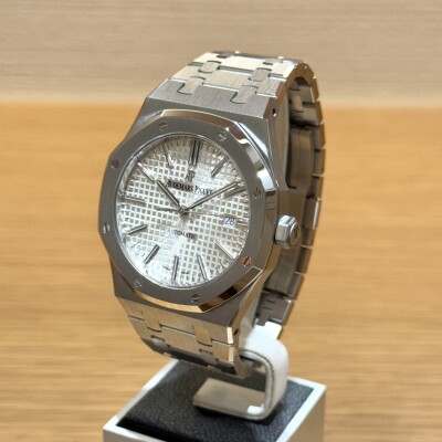 Audemars Piguet Royal Oak 41 – Ref. 15400ST.OO.1220ST.02 – Steel – White Dial – Full Set 2017
