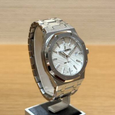 Audemars Piguet Royal Oak 41 – Ref. 15400ST.OO.1220ST.02 – Steel – White Dial – Full Set 2017