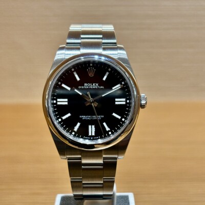 Rolex Oyster Perpetual 41 – Réf. 124300 – Acier – Cadran Noir – Lunette Lisse – Full Set -2024