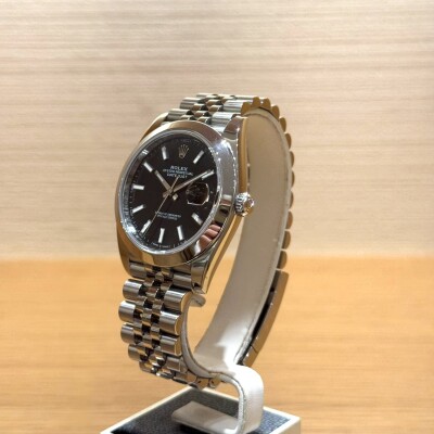 Rolex Datejust 41 – Réf. 126300 – Acier – Cadran Noir – Lunette Lisse – Bracelet Jubilé – Full Set 2023