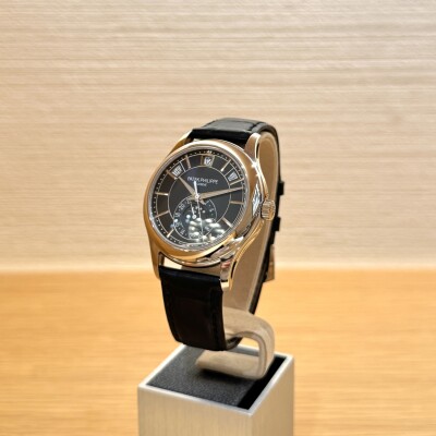 Patek Philippe Annual Calendar Moon Phases 40 – Réf. 5205G-013 – Or Blanc – Cadran Noir – Bracelet Cuir