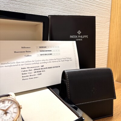 Patek Philippe Complications Calendrier Annuel Phase de Lune 5205R-001 – État neuf – Full Set 2021