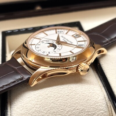 Patek Philippe Complications Calendrier Annuel Phase de Lune 5205R-001 – État neuf – Full Set 2021