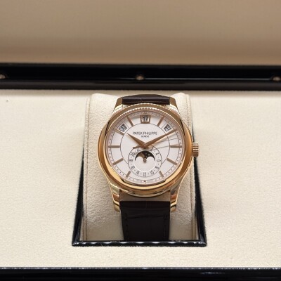 Patek Philippe Complications Calendrier Annuel Phase de Lune 5205R-001 – État neuf – Full Set 2021