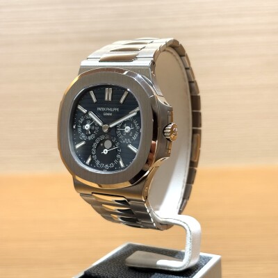 Patek Philippe Nautilus Quantieme Perpetuel - 5740/1G-001 - 40mm - 2022 - Full-Set