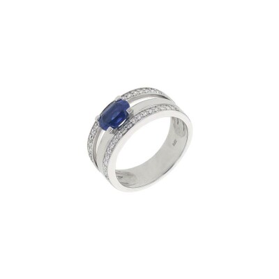 Bague en or blanc, saphir ovale et pavage diamants