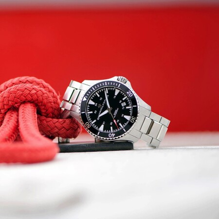 Montre Hamilton Khaki Navy Scuba Auto H82335131