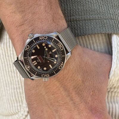 Montre OMEGA Seamaster Diver 300M Co-Axial Master Chronometer Edition 007 42mm