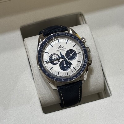 Montre OMEGA Speedmaster Moonwatch Édition Anniversaire Silver Snoopy Award