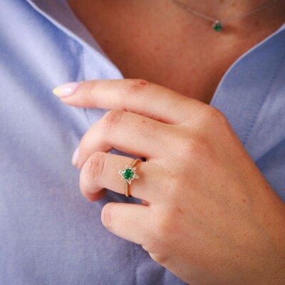 Solitaire Livia Emeraude diamants et or jaune