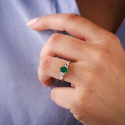 Solitaire Bloom Emeraude & Diamants