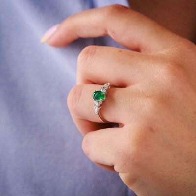 Solitaire Bloom Emeraude & Diamants