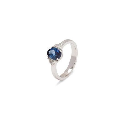 Solitaire en or blanc, saphir et diamants