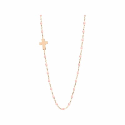Collier Gigi Clozeau Croix de cÃ´té en or rose et résine rose bébé, taille 42cm