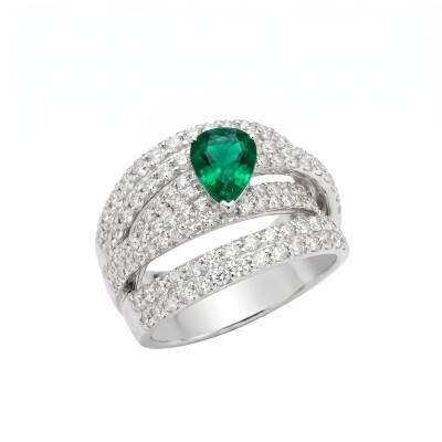 Bague en or blanc, émeraude taille poire et diamants
