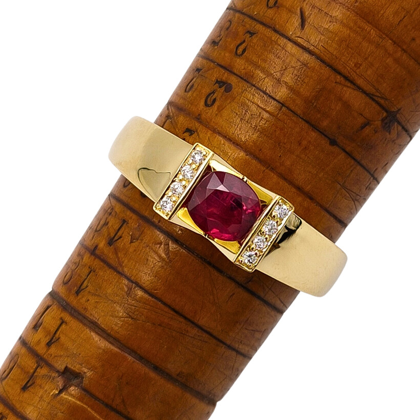 Bague Victorine en or jaune, rubis et diamants