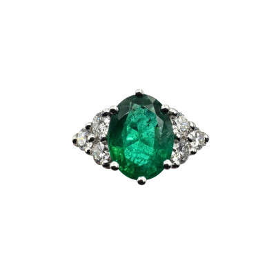 Bague en or blanc, Emeraude et diamants