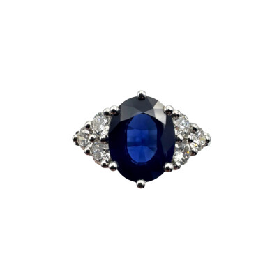 Bague en or blanc, Saphir et diamants