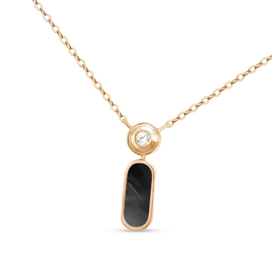 Collier Clozeau en or jaune, résine noire et diamant