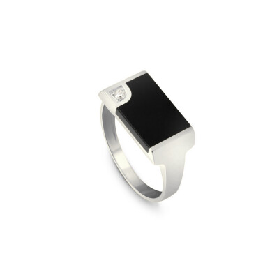 Chevalière Clozeau en or blanc, résine noire et diamant