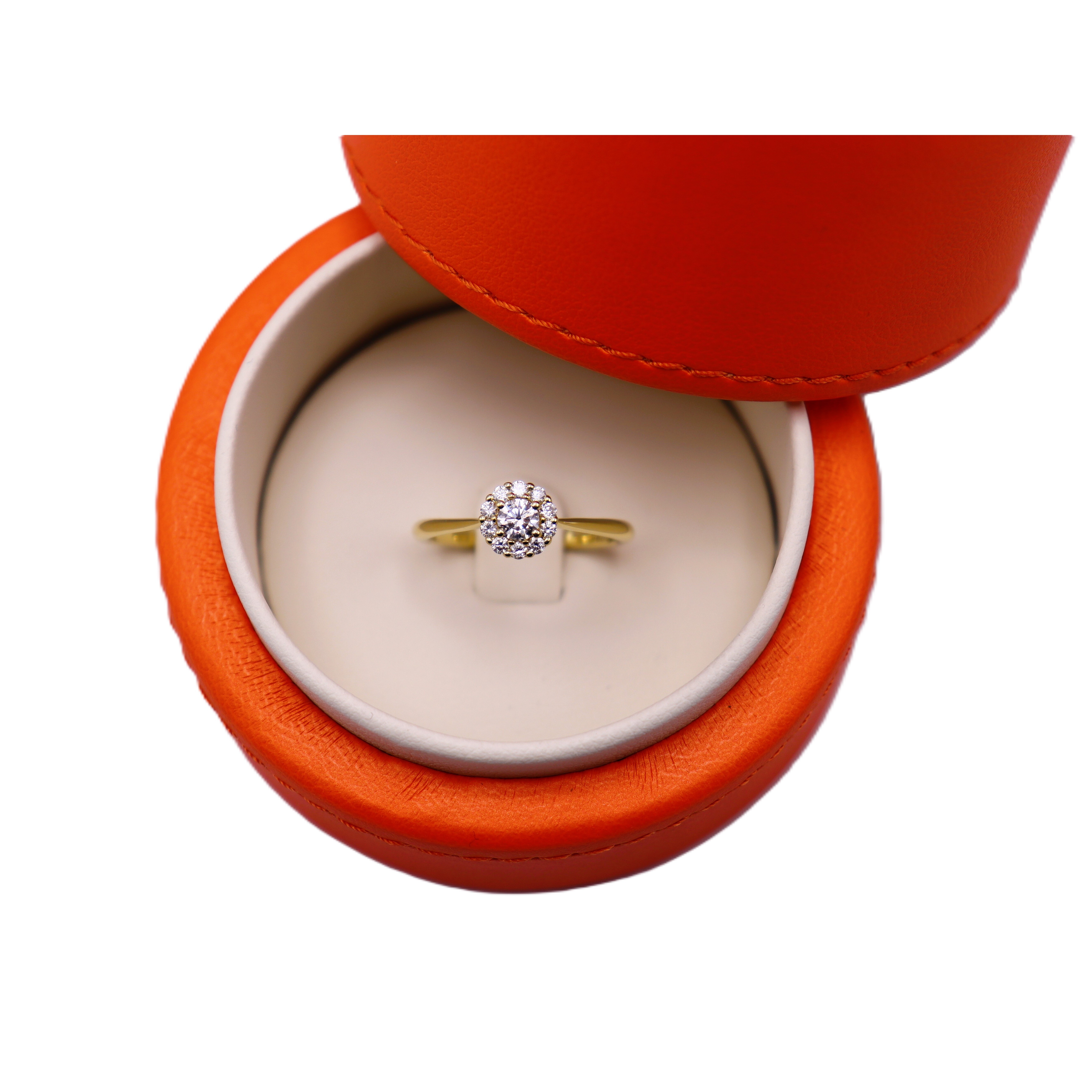 Solitaire Marianne entourage or jaune et diamants vue 3