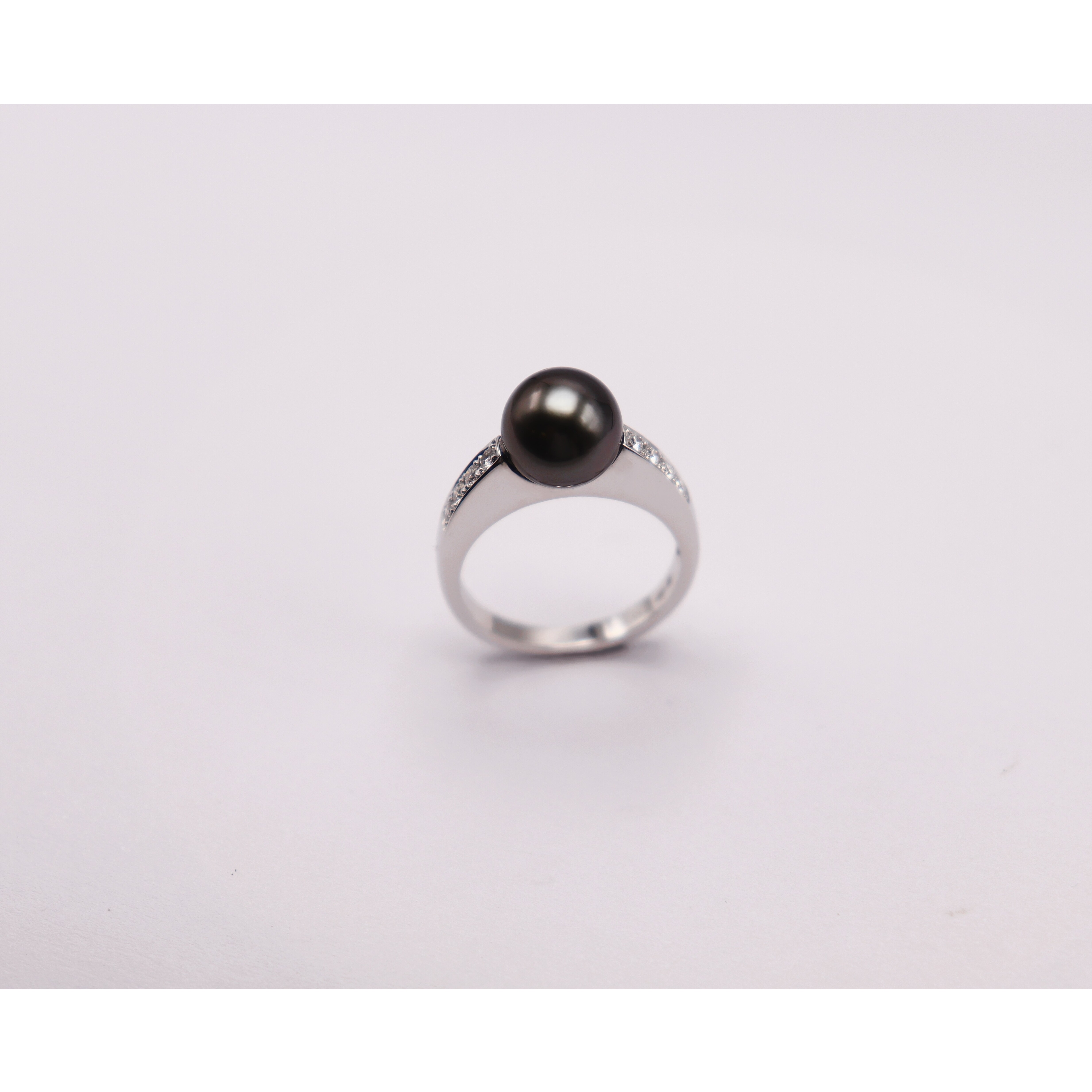 Bague or blanc, diamants et perle de Tahiti vue 2