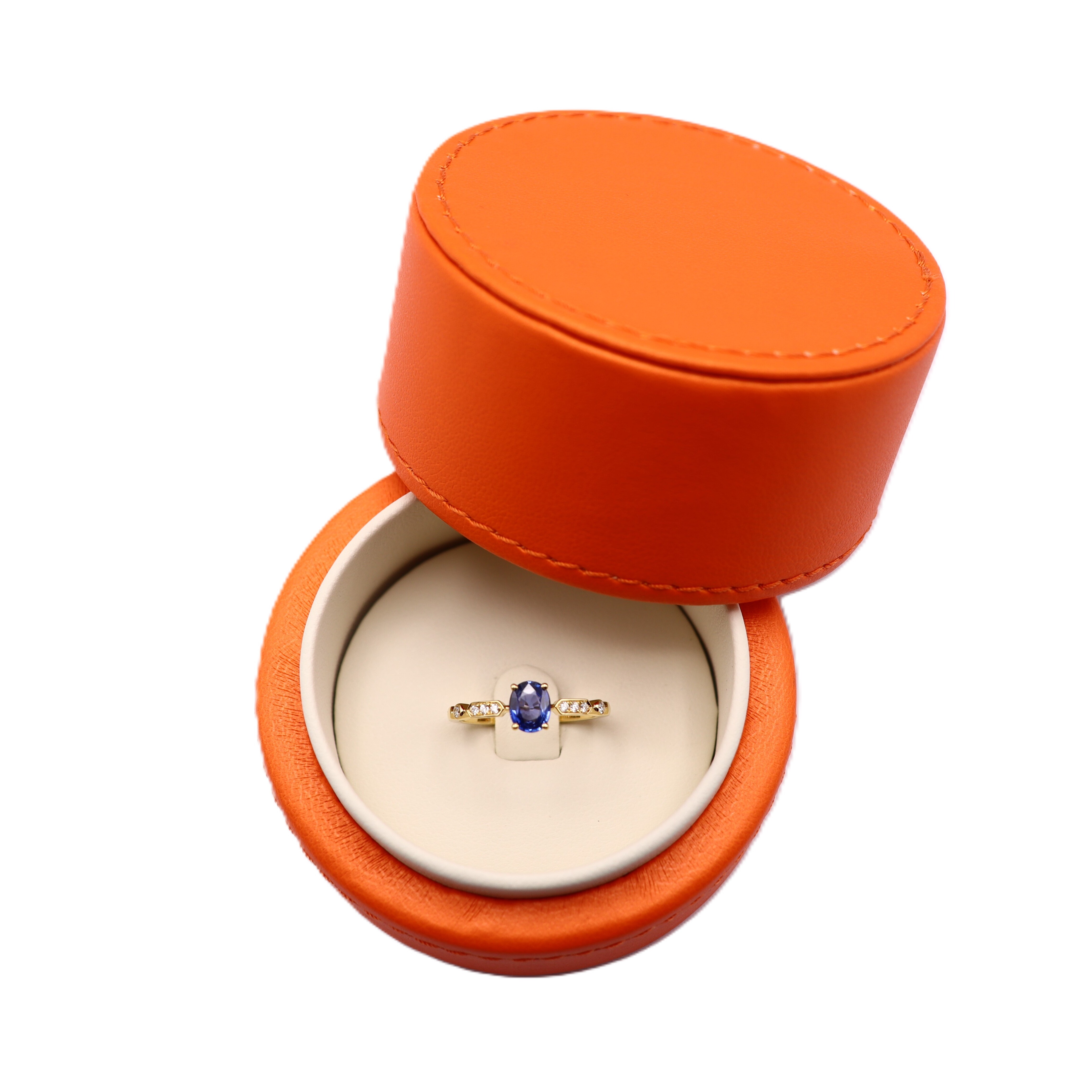 Bague Saphir et diamants en or jaune vue 4