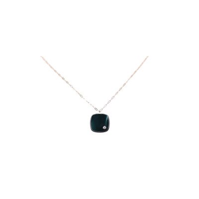 Collier or blanc, résine vert bronze et diamant