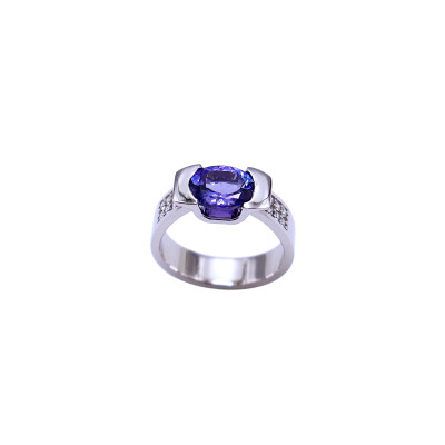 Bague en or Blanc 18 kt et Tanzanite