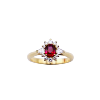 Marguerite rubis avec entourage de diamants en or jaune 18 Kt