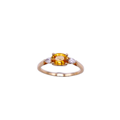 Bague en or rose 18 Kt sertie d’un saphir orange et de 2 diamants taille poire