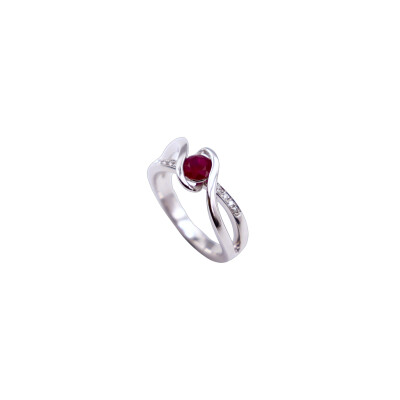 Bague Forme rubis et diamants en or blanc