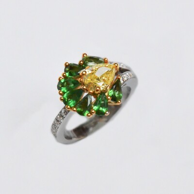 Bague Rullière Bernard "Hera" en or blanc, diamants, tsavorite et diamant jaune