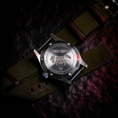 Montre HAMILTON x Call of Duty Khaki Field Auto 38 mm H70475930