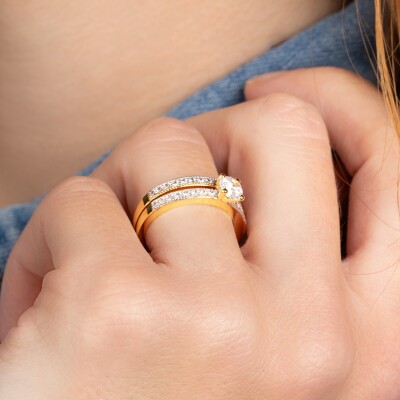 Bague en plaqué or et oxydes de zirconium