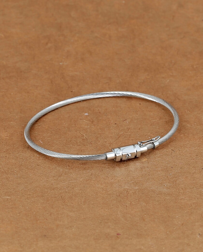 Bijoux en acier