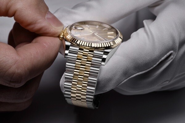 Baku ərazisindəki rəsmi rolex pərakəndəçisi - SI LTD