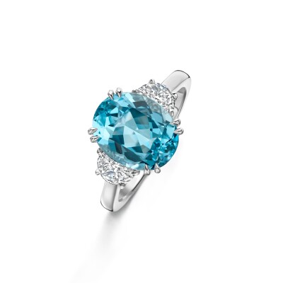 Three Stone Oval Blue Aquamarine and Diamonds Ring