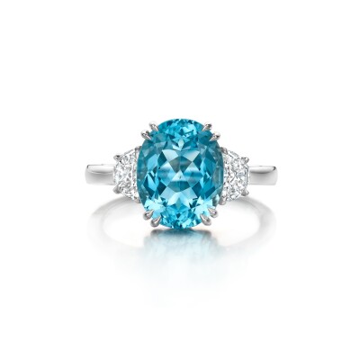 Three Stone Oval Blue Aquamarine and Diamonds Ring