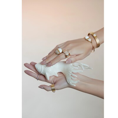 Amrita Round Ring in White Ceramic and Diamonds