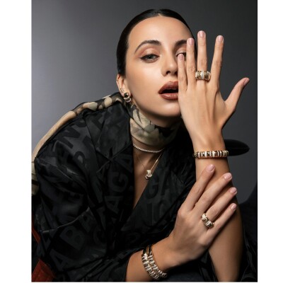 Whisper Ring with Gold Band and Half Diamond Links