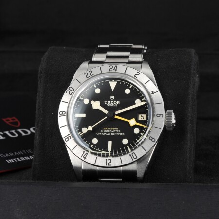 Montre TUDOR Black Bay Pro boîtier en acier 39 mm, bracelet en acier riveté