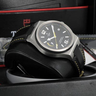 Montre TUDOR Northflag boîtier en acier, 40mm, bracelet en cuir noir
