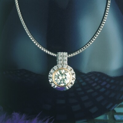 Round brilliant cut Diamond pendant