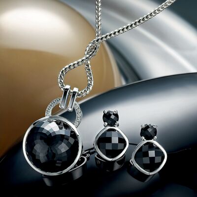 Onyx pendant and earrings