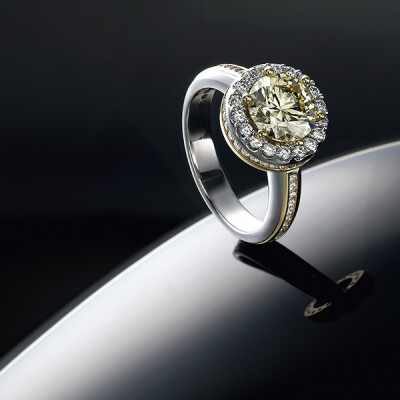 Round brilliant cut Diamond ring